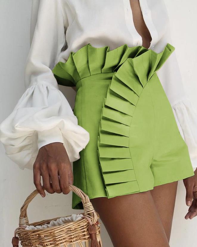Pantalones cortos elegantes con volantes