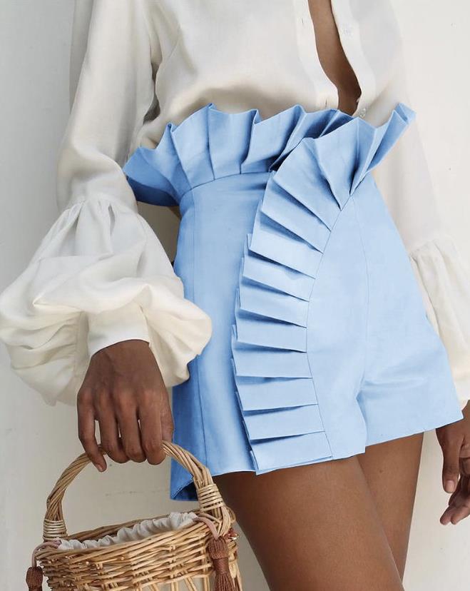 Pantalones cortos elegantes con volantes